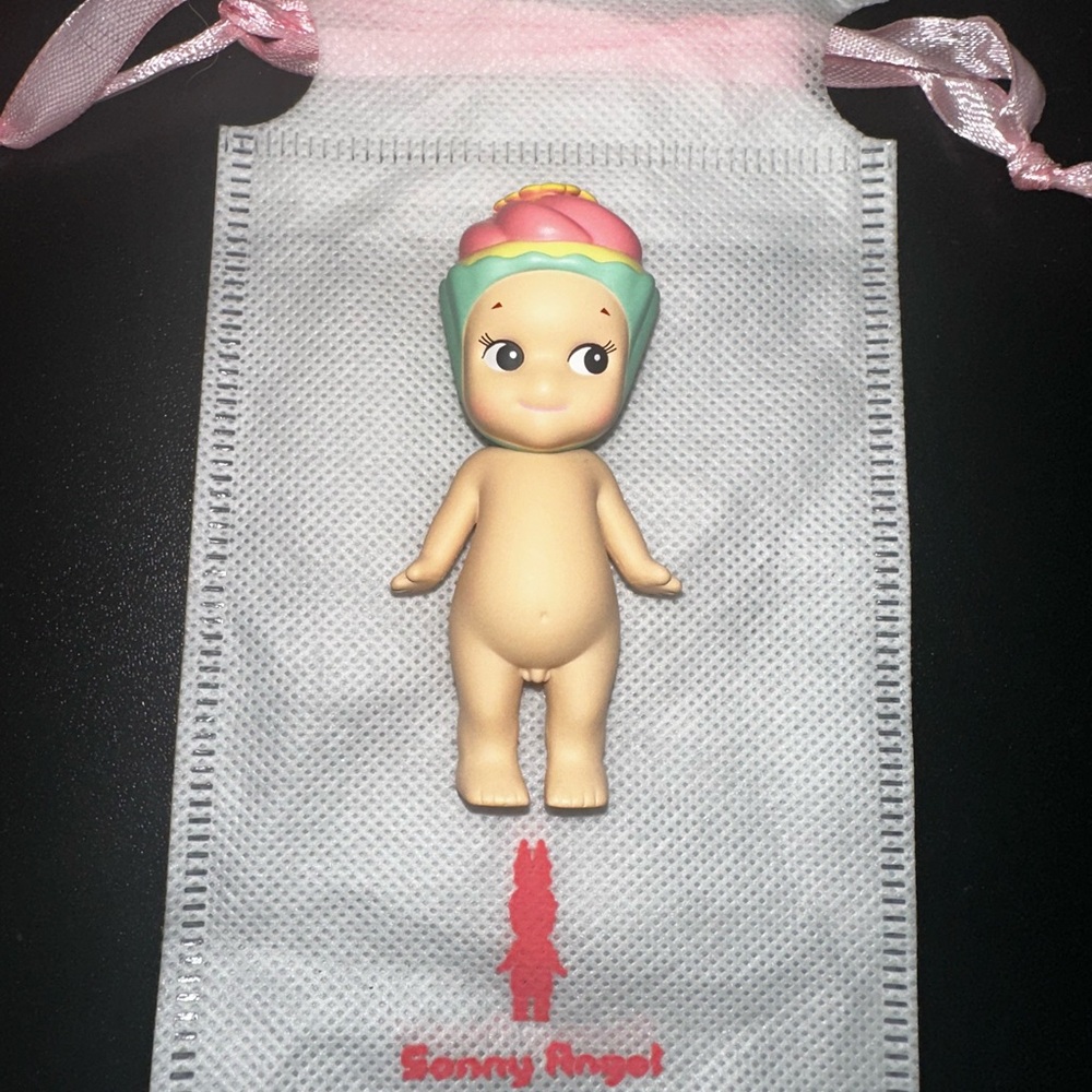 100% authentic Sonny Angel (cupcake). Brand new with original box